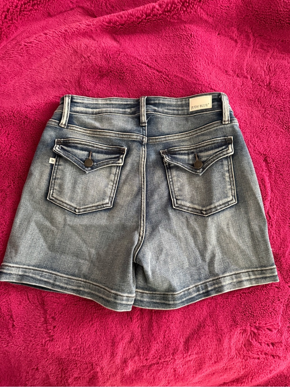 Judy Blue Light Wash High-Rise Denim Shorts NWOT - Picture 3 of 5